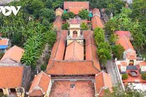 La pagode Luong (pagode Phuc Lam) est associée au pont de tuiles et au marché de Luong, formant un ensemble culturel et historique unique : le « Pont incliné - Pagode Luong - Marché de Luong » dans la commune de Hai Anh. Photo : VOV