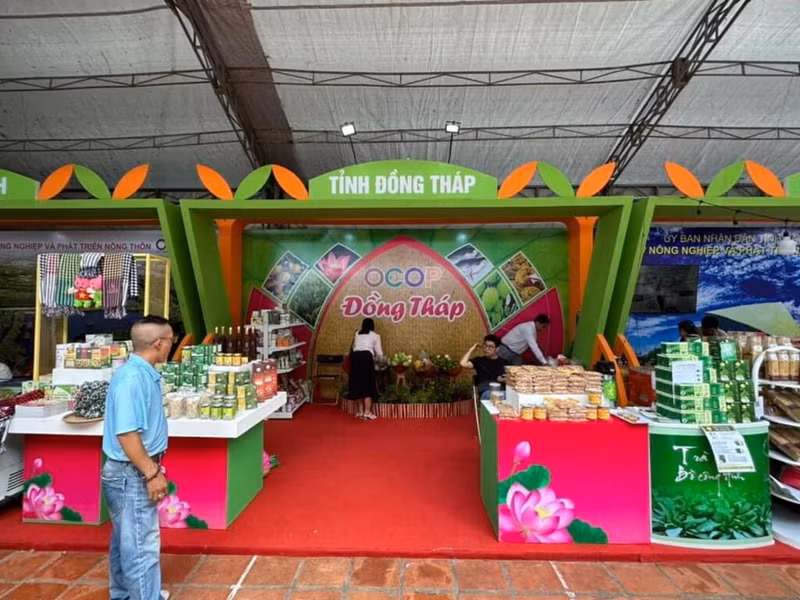 Des produits certifiés OCOP de la province de Dông Thap exposés au salon international des produits agro-alimentaires, (Foodex 2024), du 6 au 10 novembre 2024 dans la mégapole du Sud. Photo: VNA.