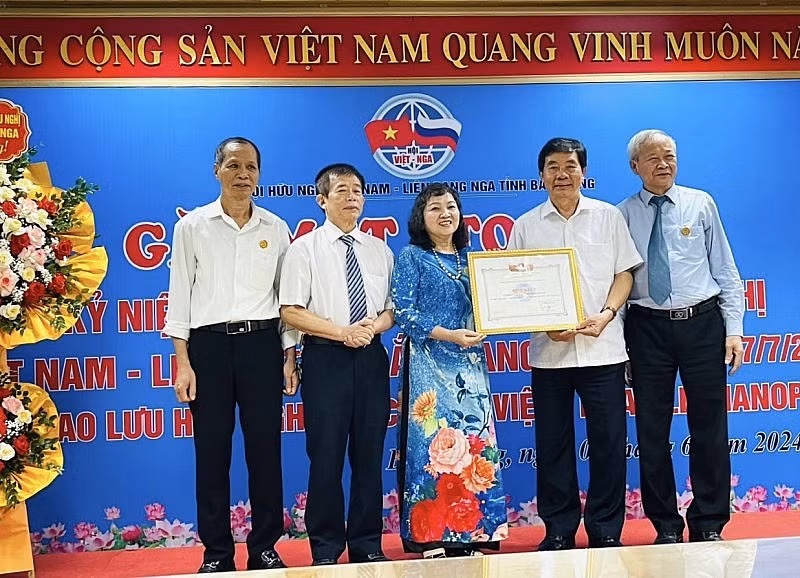 Depuis sa fondation, l’Association d’amitié Vietnam — Russie de la province de Bac Giang a contribué pour une part importante à la promotion des relations d’amitié traditionnelle et de partenariat intégral entre le Vietnam et la Russie pour la paix, la stabilité, la coopération et le développement commun dans la région et dans le monde. Photo: thoidai.