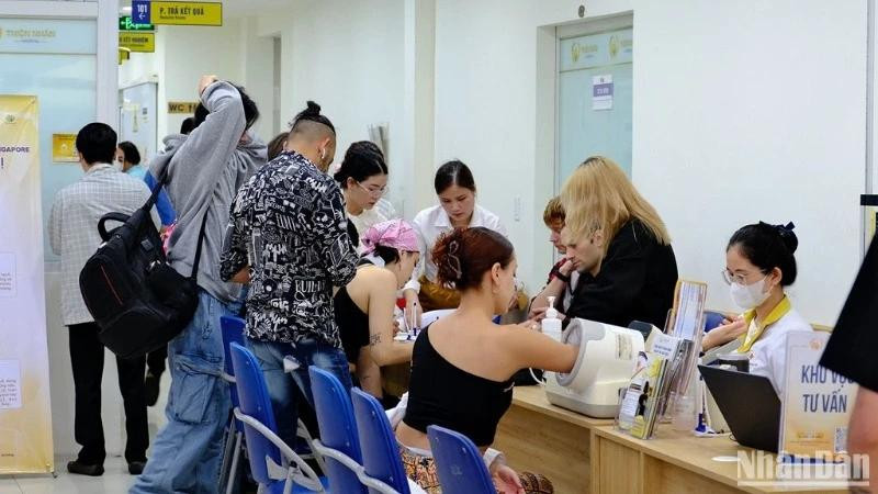 De plus en plus de touristes étrangers choisissent de combiner vacances et soins de santé. Photo : NDEL