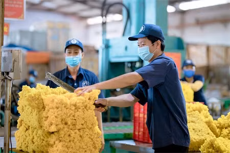 Les produits vietnamiens en caoutchouc sont exportés vers 80 marchés à travers le monde. Photo: congthuong.vn.