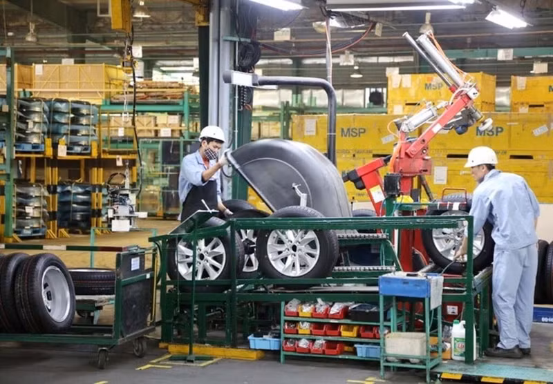 Lorsque le taux de production locale sera de 40%, le Vietnam deviendra une grande base de construction automobile de la région avec environ 1 000 fournisseurs de pièces détachées. Photo : VNA.