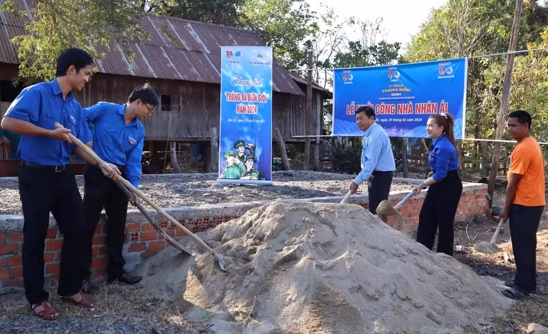 Mise en chantier de la construction d’une « maison de charité », d’une valeur de 50 millions de dôngs. Photo : NDEL.