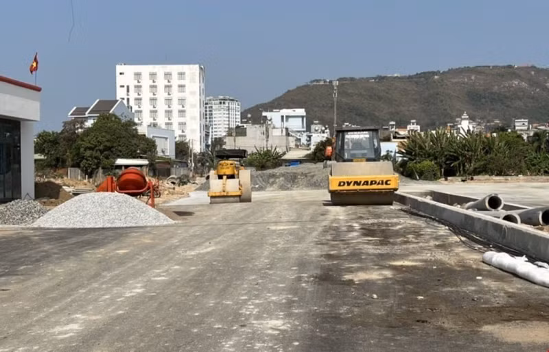 Travaux d'extension de la route Thông Nhât, dans la ville de Vung Tàu, province de Bà Ria-Vung Tàu (au Sud du Vietnam). Photo: VNA.