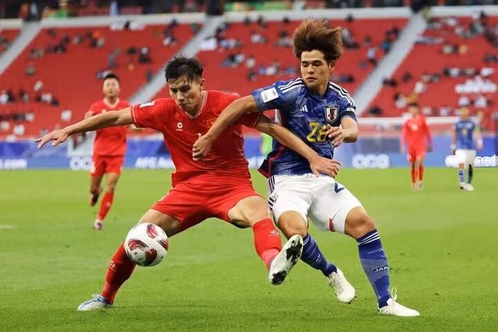 L'équipe nationale de football du Vietnam a un bon match contre le Japon, lors de son premier match du groupe D de la Coupe d’Asie 2023, le 14 janvier à Doha. Photo : Getty Images.