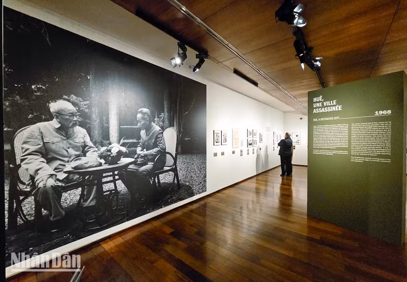 Organisée du 5 au 12 mai par le musée Guimet et l'association « Les amis de Marc Riboud », l'exposition vise à commémorer les 50 ans de la réunification du Vietnam et à offrir un regard poignant sur cette période tumultueuse à travers les yeux du célèbre photographe français Marc Riboud. Photo : NDEL.