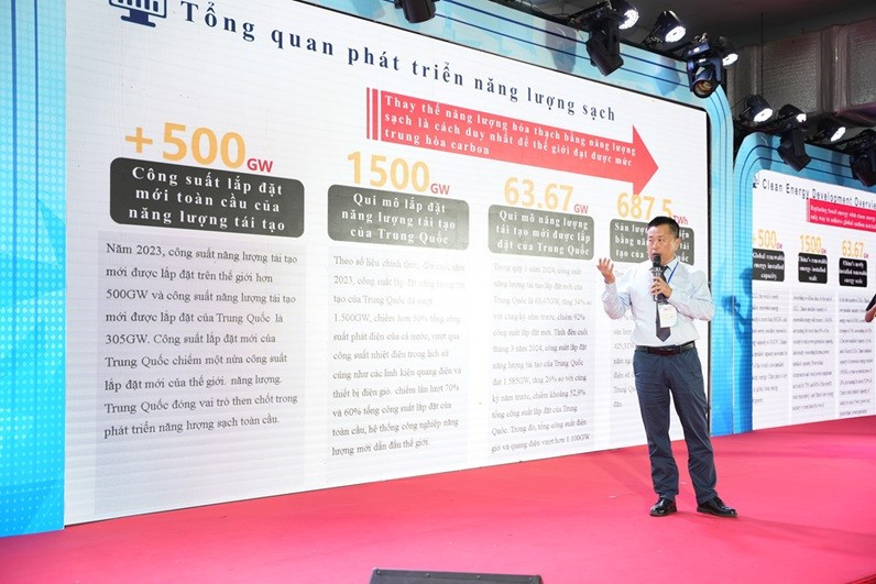Le forum est une bonne occasion pour les participants d’échanger leurs expériences, de partager des informations, de mettre à jour les nouvelles technologies et de rechercher des opportunités de coopération. Photo: baoquocte.vn.