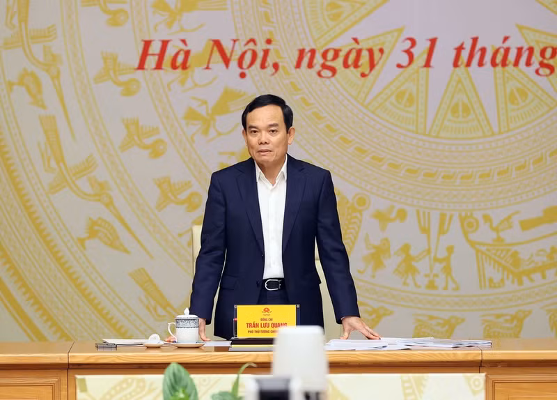 Le vice-Premier ministre Trân Luu Quang s’exprime lors de la réunion, à Hanoi, le 31 juillet. Photo : VNA.