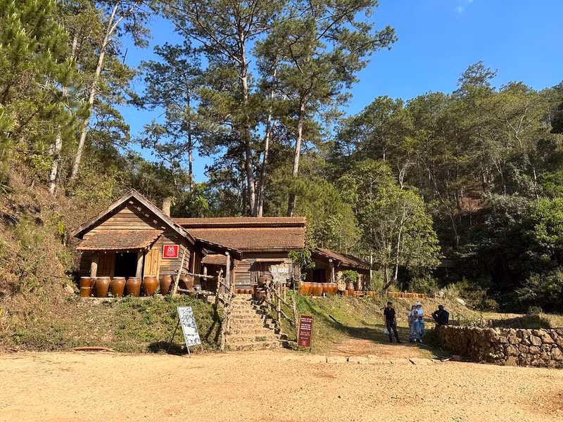 Un atelier de production d’alcool des K’Ho dans le village de Cù Lân.