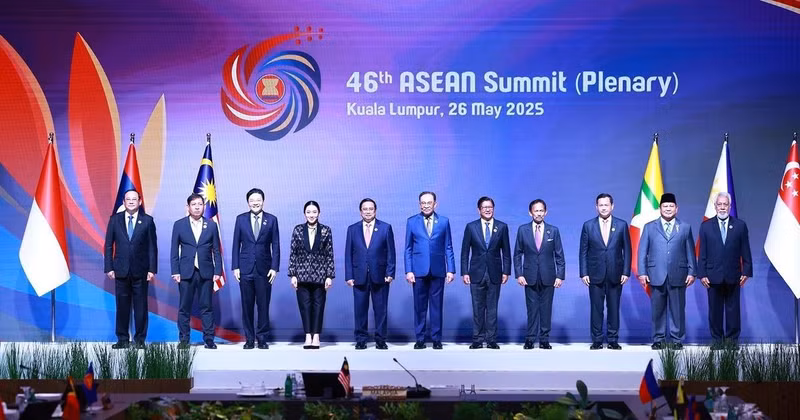 Dirigeants des pays membres de l’ASEAN et du Timor-Leste lors du 46e Sommet de l’ASEAN. Photo : VNA. 