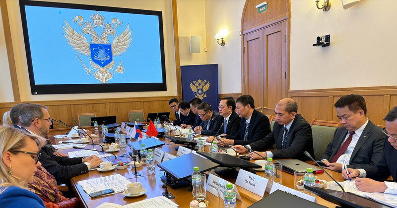 Lors de la séance de travail entre le ministère vietnamien des Sciences et des Technologies et le ministère russe des Sciences et de l'Enseignement supérieur. Photo : VNA.