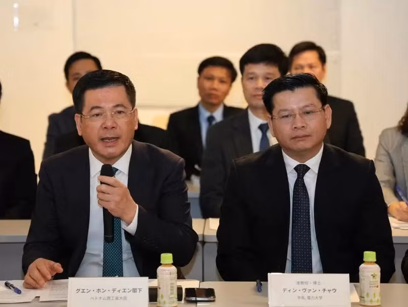 Le ministre vietnamien de l’Industrie et du Commerce, Nguyen Hong Dien, souligne le souhait du Vietnam de promouvoir sa coopération internationale dans le développement de l’énergie nucléaire. Photo : congthuong.vn.