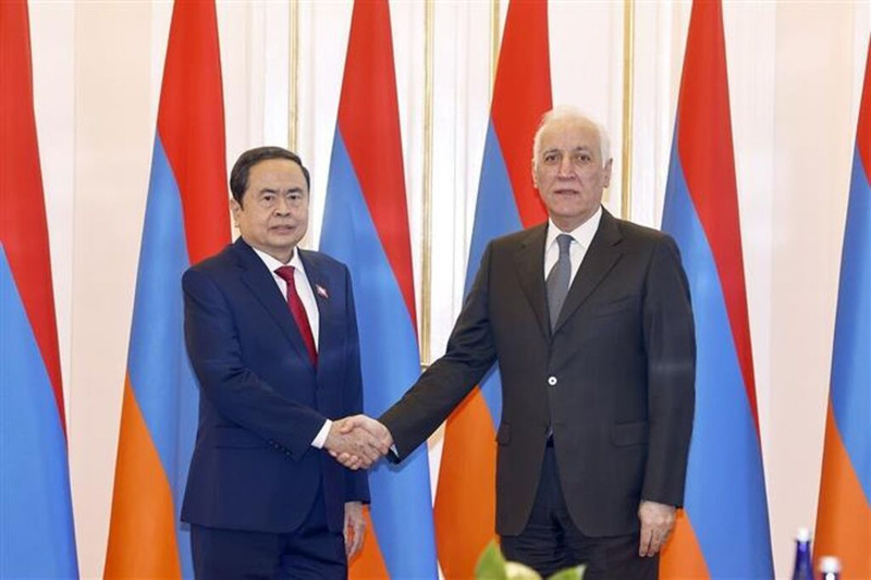 Le président de l'Assemblée nationale du Vietnam Trân Thanh Mân (gauche) et le Premier ministre arménien, Nikol Pashinyan. Photo : VNA. 