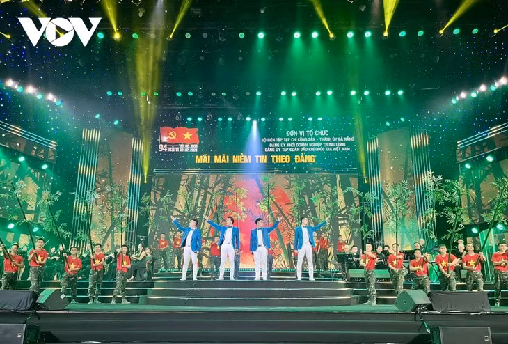 Un numéro artistique lors du programme. Photo : VOV.