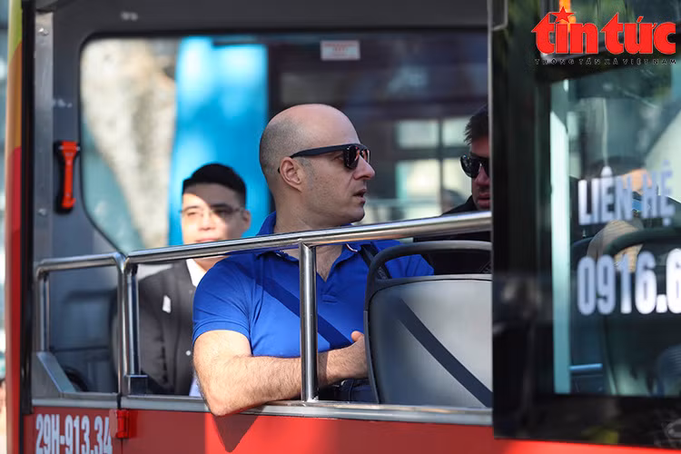 La fin de l’automne est le meilleur moment de faire l’expérience d’un bus à impériale.