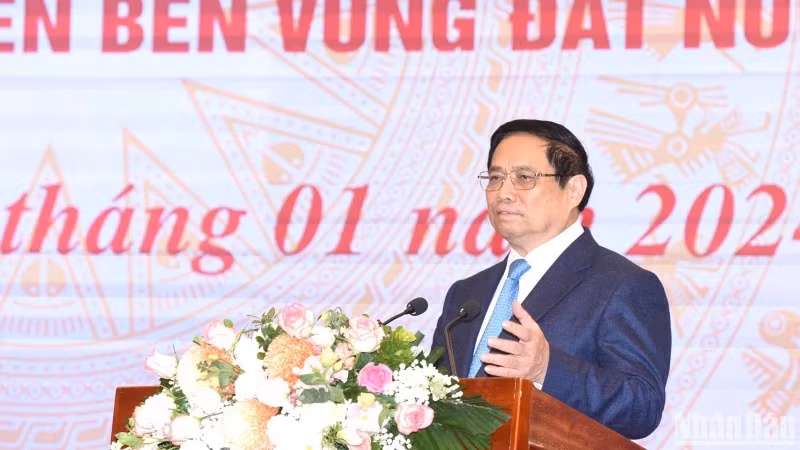 Le Premier ministre vietnamien, Pham Minh Chinh, s'exprime lors de la conférence. Photo : Trân Hai/NDEL.