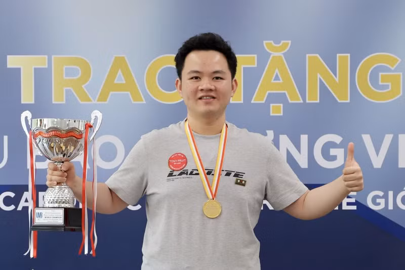 Bao Phuong Vinh, champion du monde de billard carambole à trois bandes. Photo : VNA.