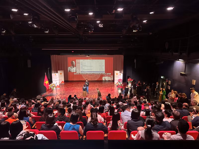 Lors du programme artistique placé sous le thème : « Rythme d’une ville jeune et dynamique », pour célébrer le 79e anniversaire de la Fête nationale du Vietnam et la Fête de la Mi-Automne 2024. Photo : thoidai.
