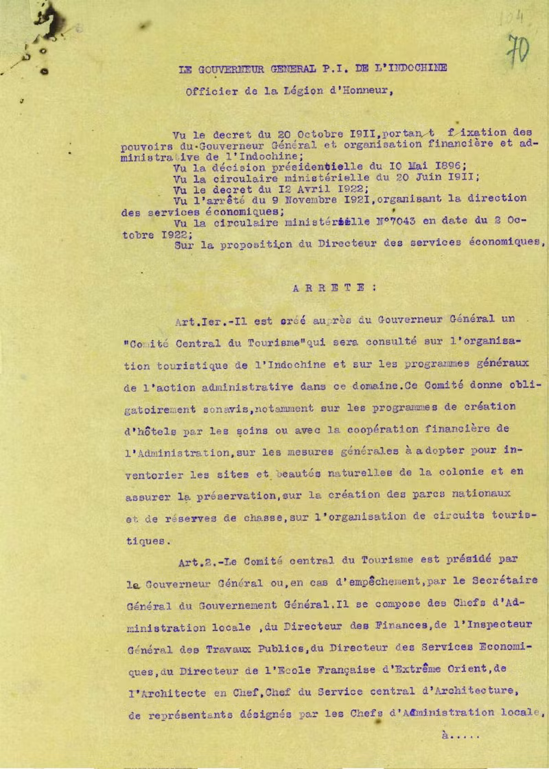 Première page du décret portant sur la création du Comité central du tourisme, le 27 juillet 1923. Photo : Centre national des archives no 1.