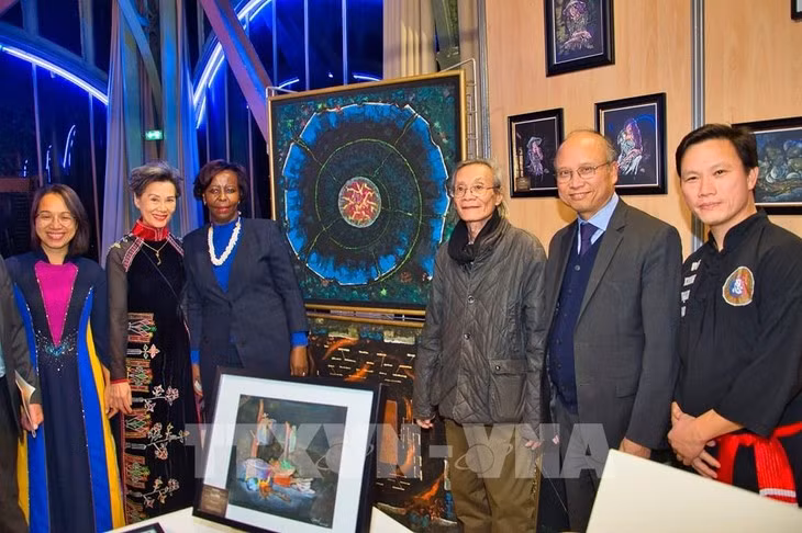 L'exposition de l'artiste Dang Canh. Photo : VNA.