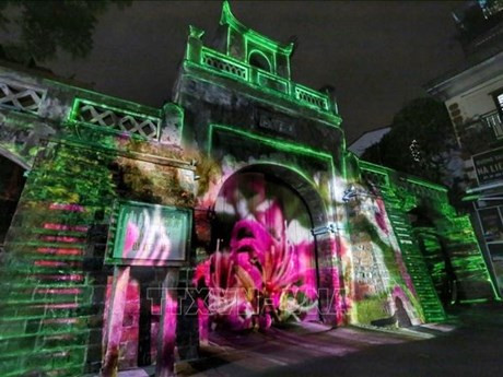 La présentation de 3D Mapping à la porte de Quan Chuong. Photo : VNA.