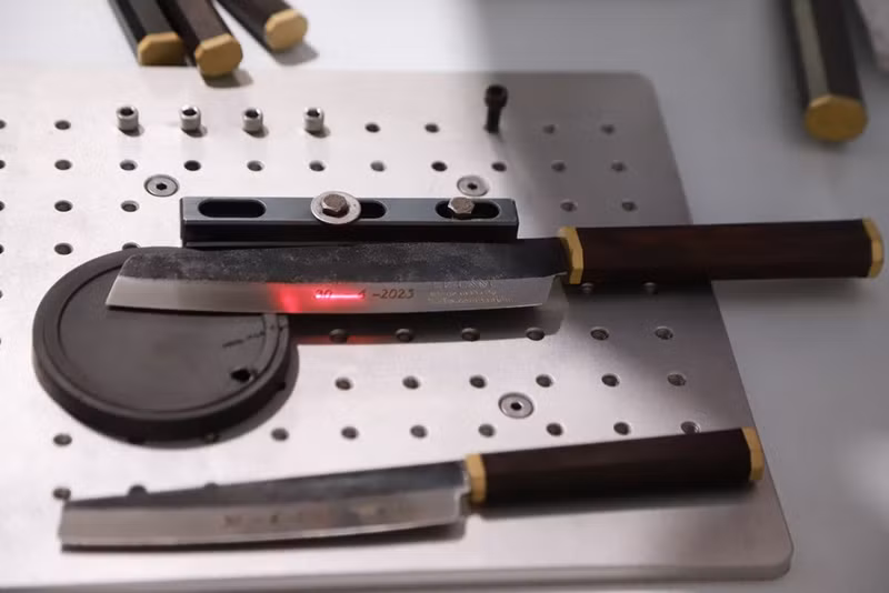 Les couteaux et les ciseaux de Da Sy sont réputés pour leur résistance et leur lame robuste et pointue. Photo : baovanhoa.