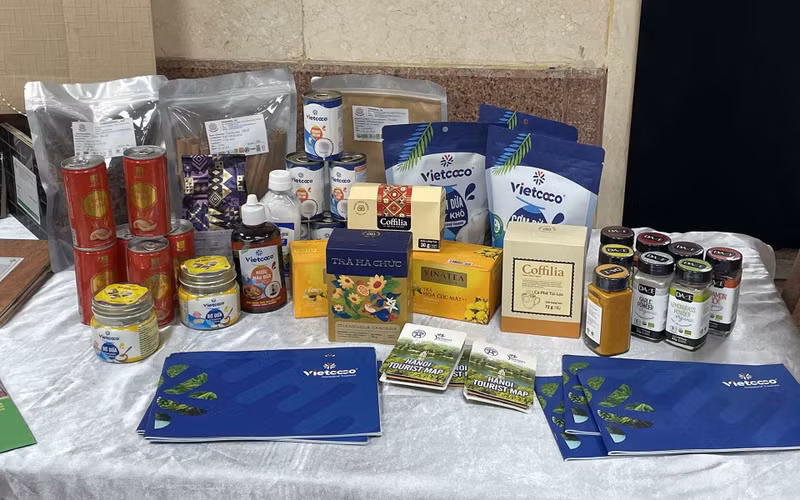De nombreux produits vietnamiens sont présentés lors du forum. Photo : baoquocte.vn