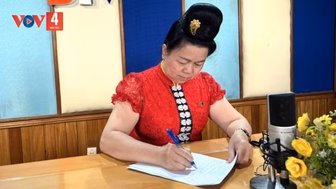 L'artiste, poétesse et journaliste Cà Thi Hoan. Photo : VOV.