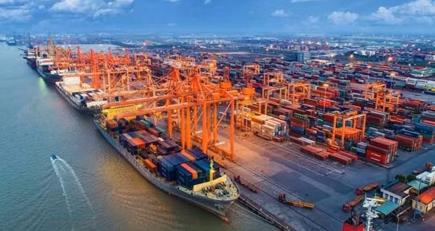 En 2023, le PIB du Vietnam a augmenté de 5,05 %, un taux parmi les plus élevés au monde. Photo : VNA.