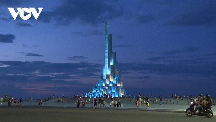 Les tours Nghinh Phong sont l'un des symboles du tourisme de la ville de Tuy Hoa. Photo : VOV.