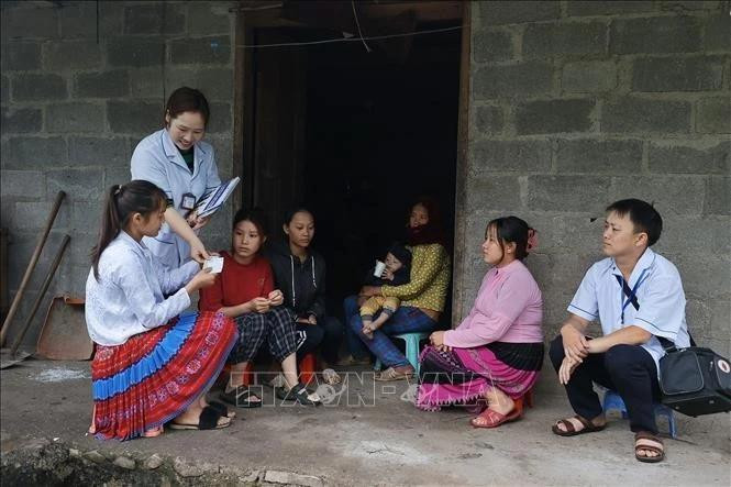 Soins sanitaires dans un hameau à Ha Giang. Photo : VNA. 