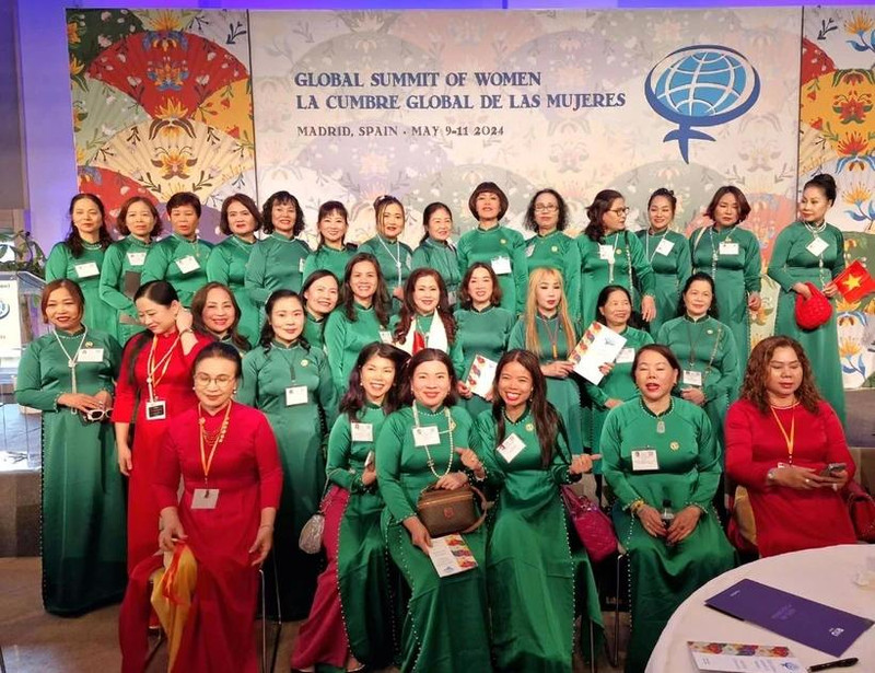 Lors de l'ouverture du Sommet mondial des femmes, à Madrid, en Espagne, le 9 mai. Photo : VNA.