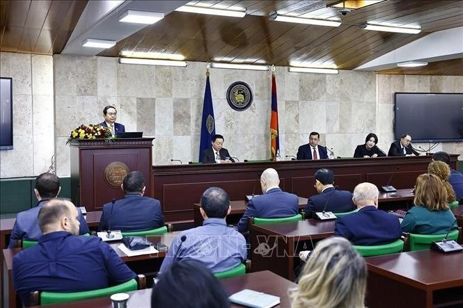 Le président de l'AN Trân Thanh Mân à l'Université d'Erevan. Photo : VNA. 