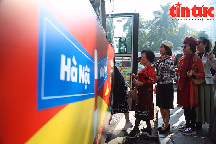 La ligne de bus fonctionne de 9 h à 18 h 30 tous les jours, avec une fréquence de 30 minutes par trajet.