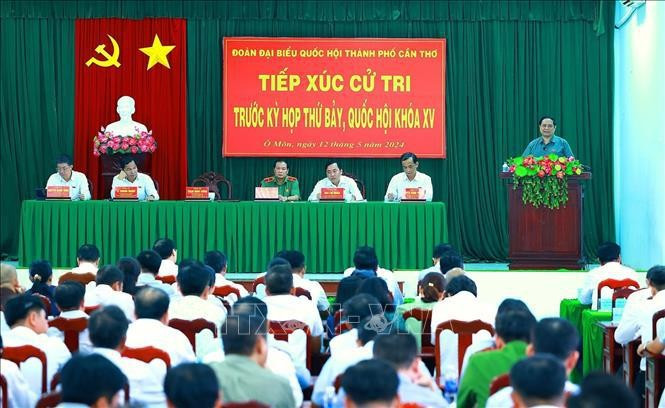 La rencontre entre le Premier ministre Pham Minh Chinh et des électeurs du district d'O Mon, ville de Can Tho. Photo : VNA.