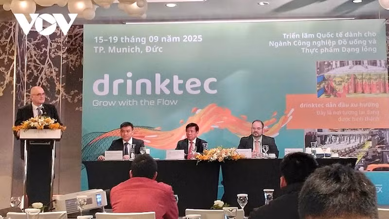 Le salon Drinktec 2025 permettra aux entreprises participantes de se renseigner sur la culture des boissons de différents pays à travers le monde, de mettre à jour les nouvelles tendances et technologies, ainsi que de chercher de nouvelles opportunités de coopération. Photo: VOV.
