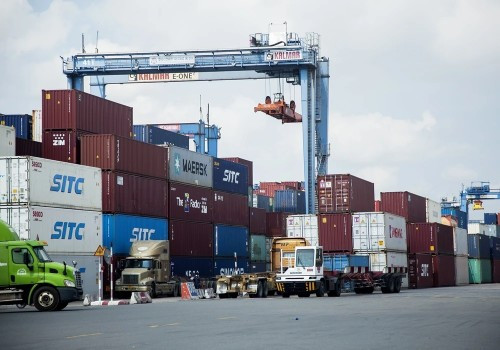 À long terme, le Vietnam devra restructurer son économie et diversifier ses chaînes d’approvisionnement pour maintenir sa croissance à l’exportation. 