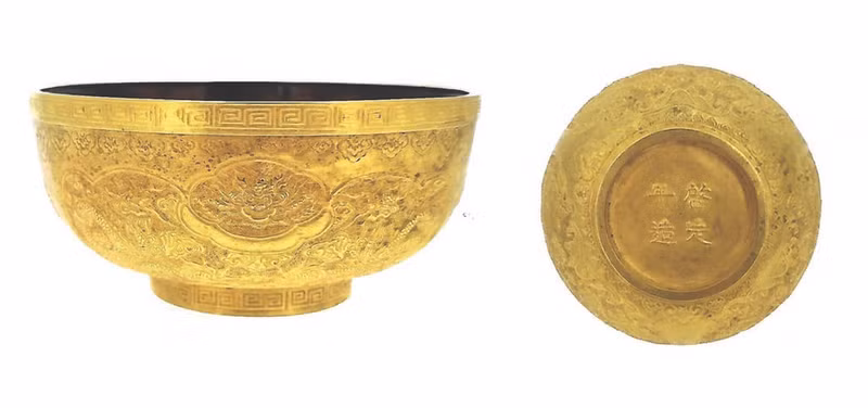 Bol en or datant du règne du roi Khai Dinh (1916-1925), rapatrié après une vente aux enchères en France. Photo: VNA.