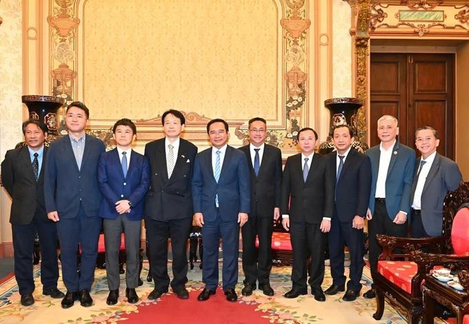 Lors de la rencontre entre le président du Comité populaire de Hô Chi Minh-Ville, Nguyen Van Duoc, et le professeur Natsume Nagato, consul honoraire du Vietnam à Nagoya (dans la préfecture japonaise d'Aichi), le 26 mars à Hô Chi Minh-Ville. Photo : Viet Dung