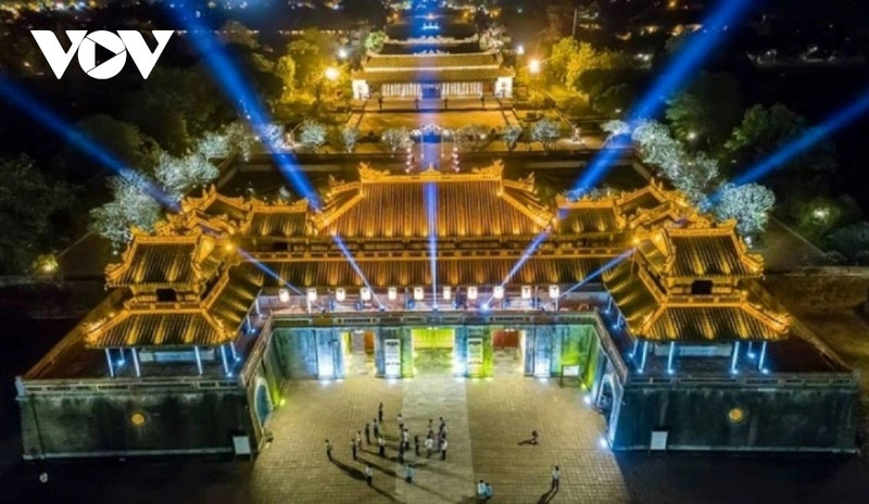 La beauté splendide de la Citadelle impériale de Huê dans la nuit. Photo : VOV. 