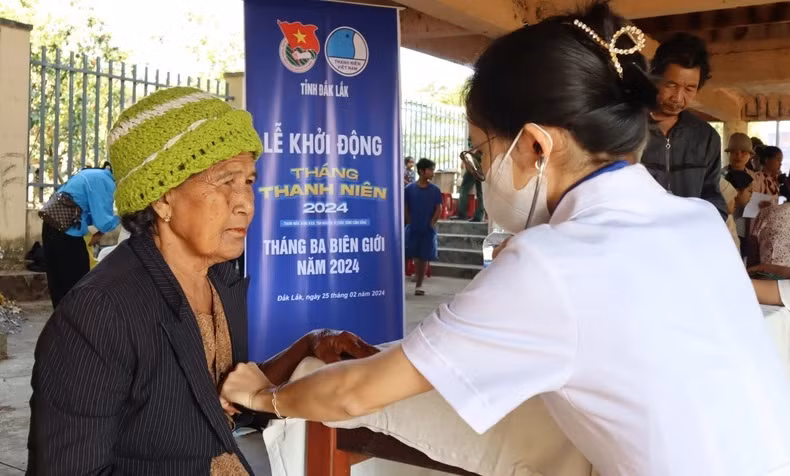 Des consultations médicales gratuites en faveur des minorités ethniques dans les zones frontalières. Photo : NDEL.