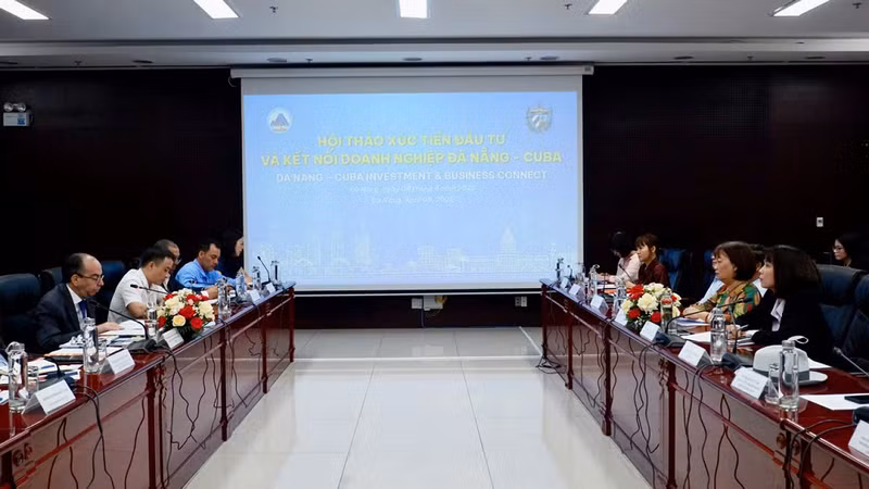Lors du colloque intitulé « Promouvoir les investissements et les relations commerciales entre Da Nang et Cuba ». Photo : danang.gov.vn