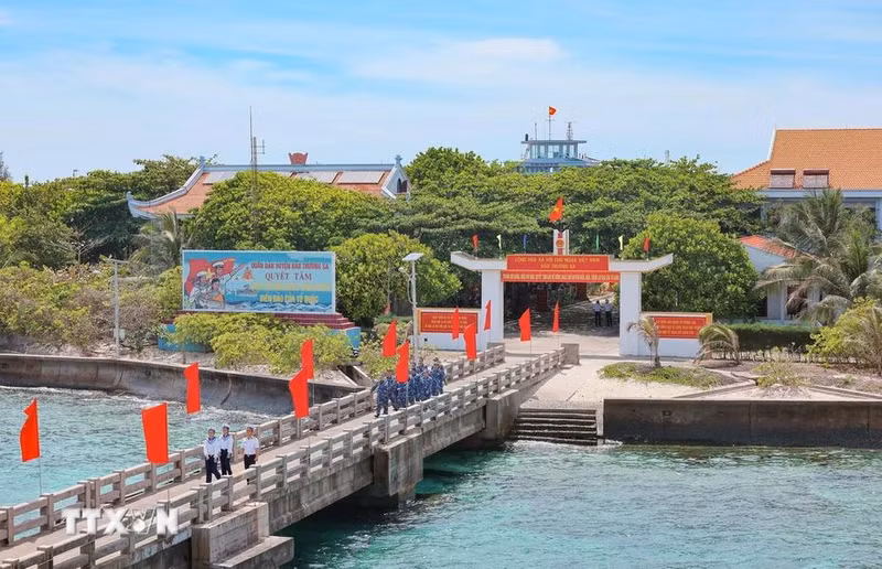Aujourd'hui, la Grande île de Truong Sa est recouverte du vert de nombreux arbres, contribuant à réguler le climat.