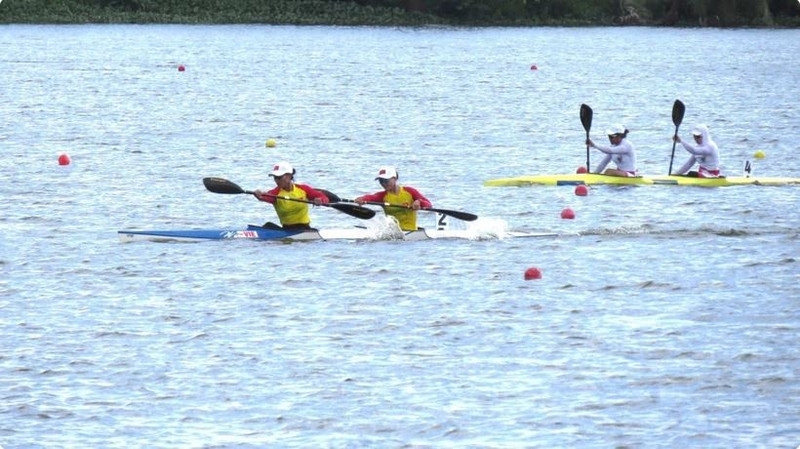 Les athlètes vietnamiens réalisent une excellente performance lors de la première journée des Championnats d’Asie du Sud-Est de canoë. Photo: VNA
