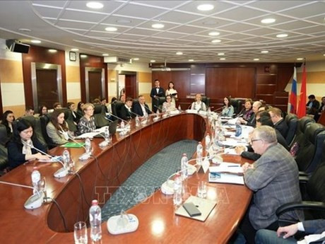 Panorama de la table ronde. Photo: VNA.