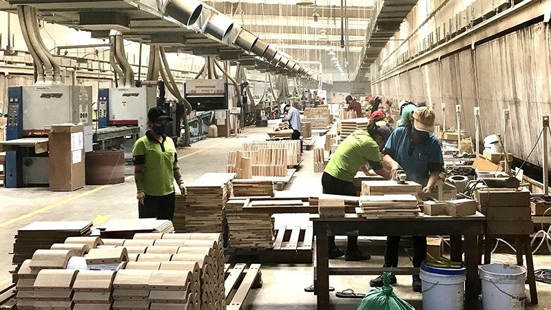 En 2024, l'industrie du bois fixe un objectif d'exportation de 15,2 milliards de dollars, dont plus de 14,2 milliards de bois et de produits dérivés, soit une augmentation de 6 % sur un an. Photo : NDEL.