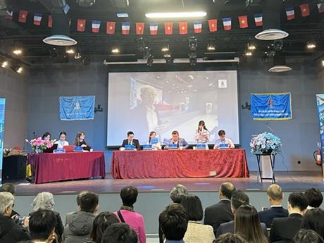 Lors du 10e Congrès de l'Union des Jeunes et Étudiants vietnamiens en France. Photo : VNA.