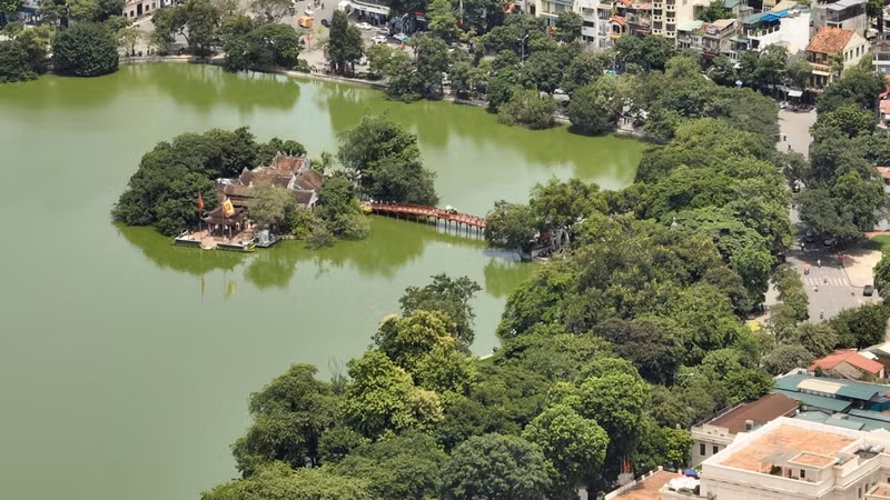 L'arrondissement de Hoan Kiem présente des conditions favorables à la mise en place à titre expérimental du modèle des zones à faibles émissions. Photo: kinhtedothi