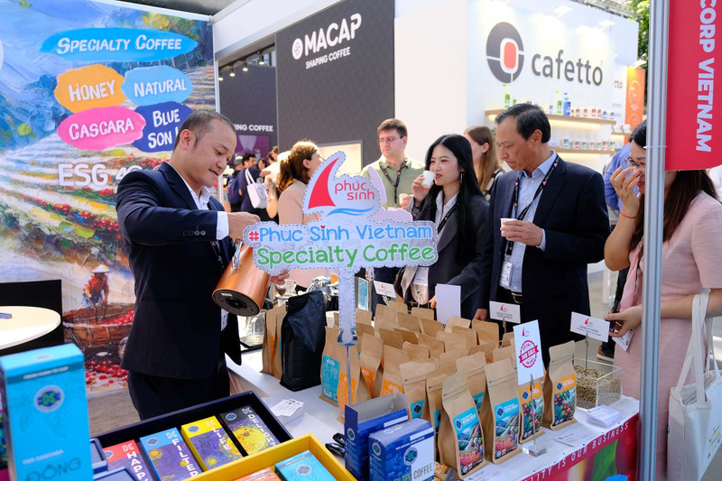 Un stand du Vietnam lors du Festival mondial du café 2024, qui s'est tenu du 27 au 29 juin à Copenhague, au Danemark. Photo: baoquocte.vn.
