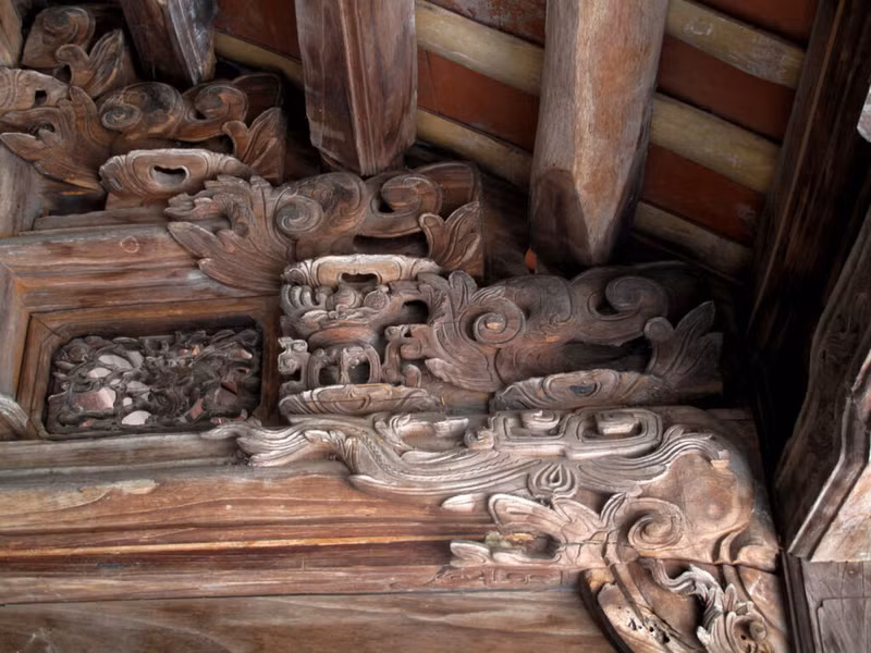 Chaque motif décoratif sur les chevrons et les poutres a sa propre signification. Photo : TQ.